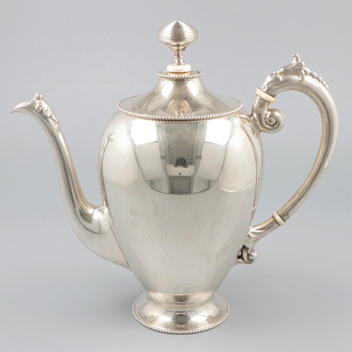 Koffiepot zilver.
