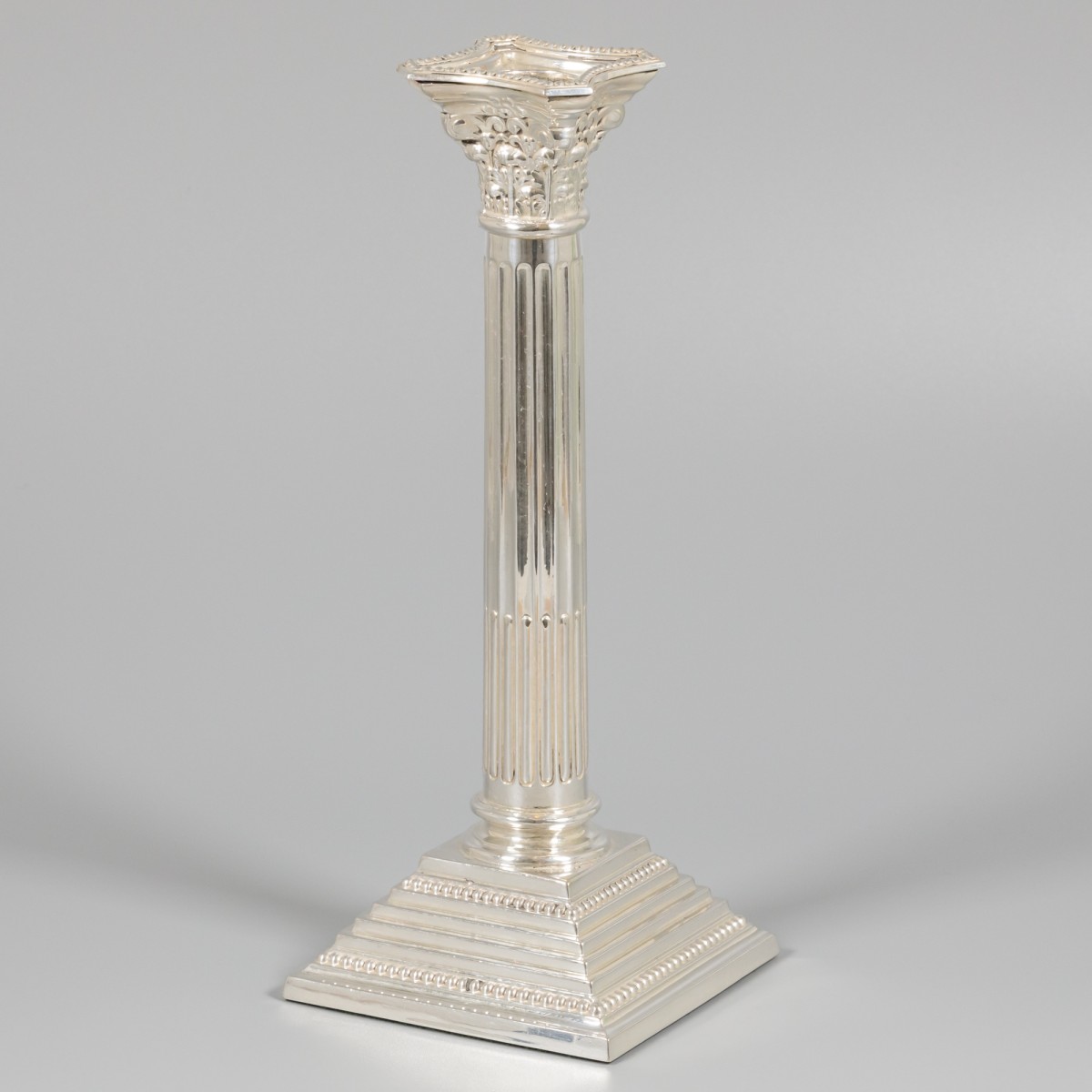 Kandelaar zilver.