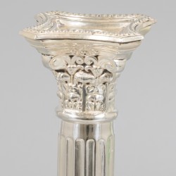 Kandelaar zilver.