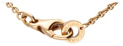 Bvlgari Bvlgari 18 kt. roségouden collier en dubbelzijdige hanger met parelmoer en onyx en bezet met diamant.