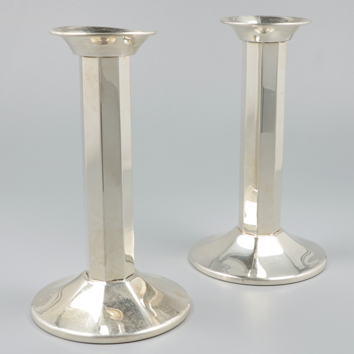 2-delige set kandelaren zilver.