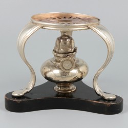 Theepot met komfoor zilver.