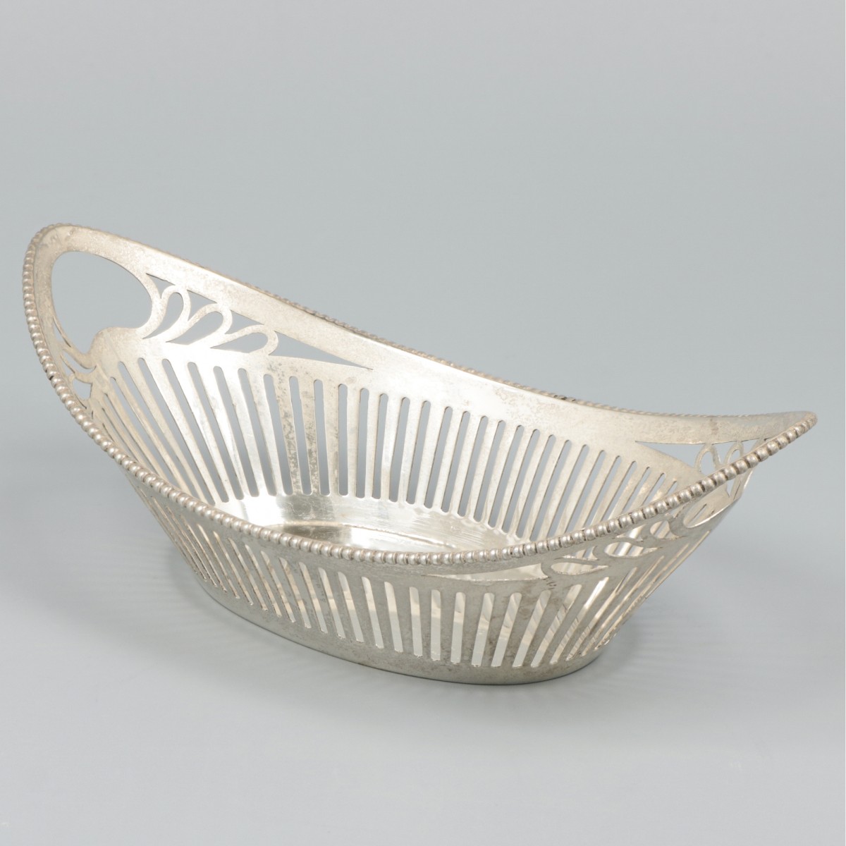 Bonbonmandje zilver.