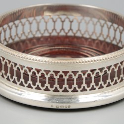 2-delige set flessenbakken zilver.