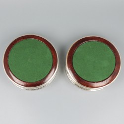 2-delige set flessenbakken zilver.