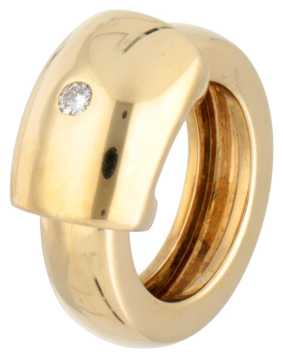 18 kt. Geelgouden design ring bezet met diamant.