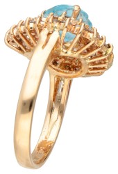 14 kt. Geelgouden entourage ring bezet met ca. 2.30 ct. 'sky blue' topaas en ca. 0.35 ct. diamant.
