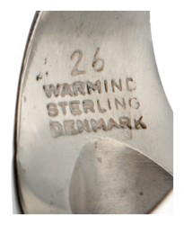 Sterling zilveren modernistische ring no. 26 met oranje emaille door Deense designer Poul Warmind.