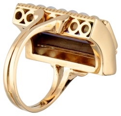 14 kt. Geelgouden entourage ring met amethist en parel.