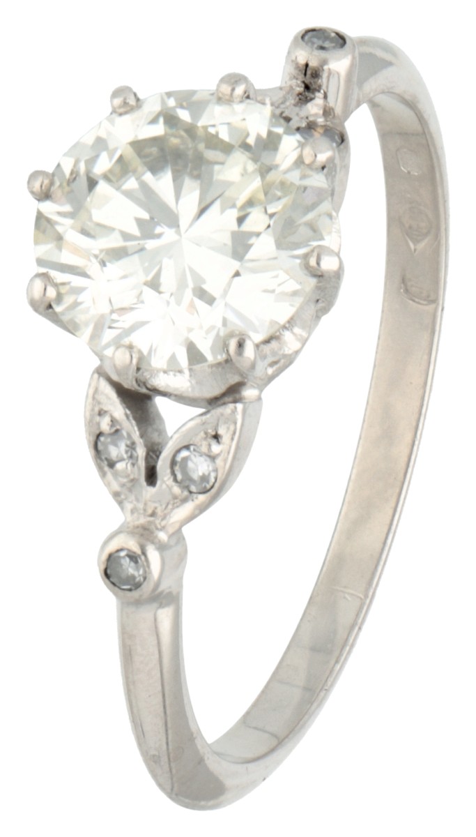 18 kt. Witgouden solitair ring bezet met ca. 1.75 ct. diamant.