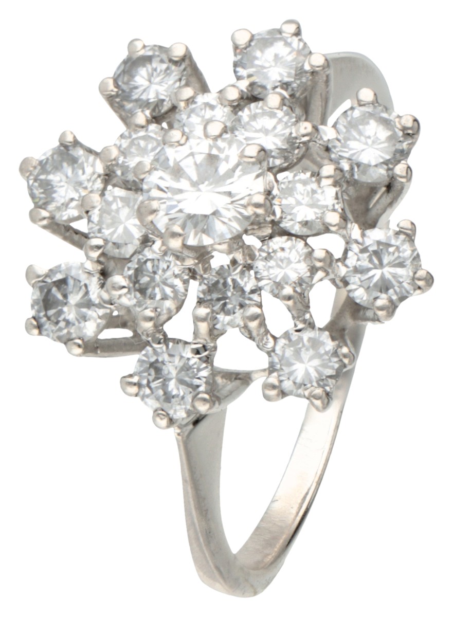 18 kt. Witgouden entourage ring bezet met ca. 0.89 ct. diamant.