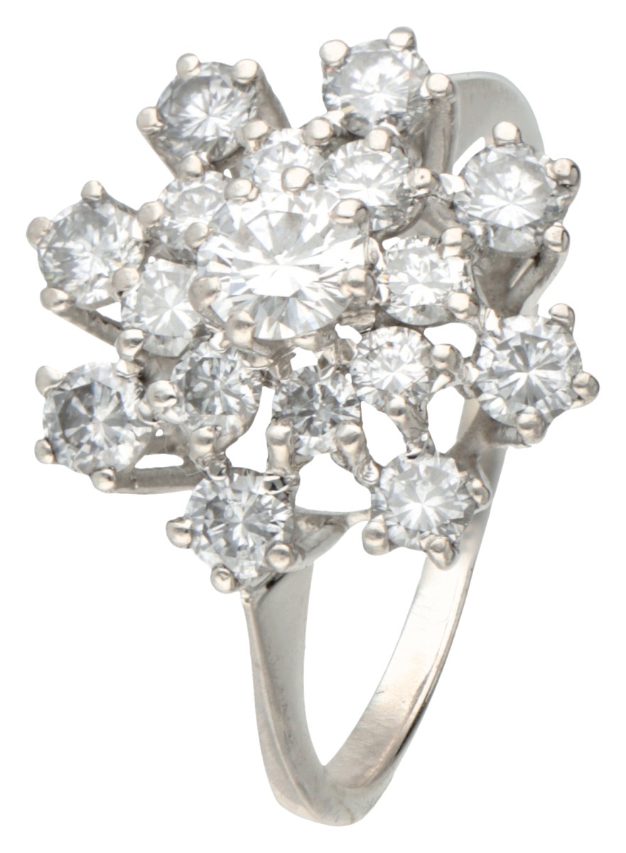 18 kt. Witgouden entourage ring bezet met ca. 0.89 ct. diamant.