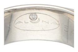 18 kt. Witgouden Aluna design ring bezet met ca. 0.75 ct. diamant.