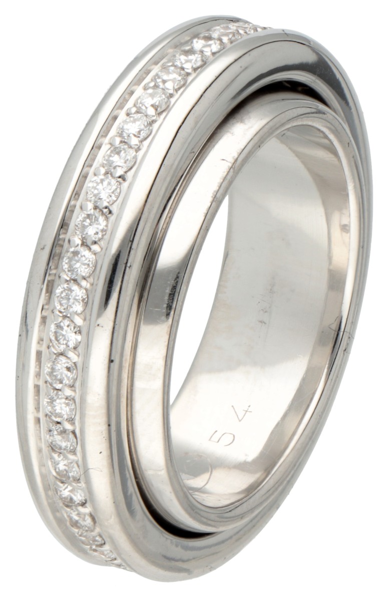 18 kt. Witgouden Aluna design ring bezet met ca. 0.75 ct. diamant.