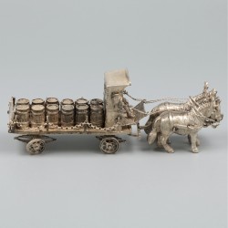 Miniatuur paardenkar met biervaten zilver.