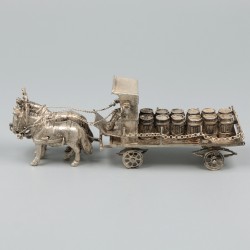 Miniatuur paardenkar met biervaten zilver.