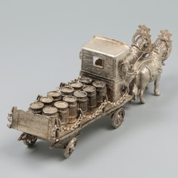 Miniatuur paardenkar met biervaten zilver.