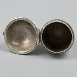 Rozenkransdoosje zilver.