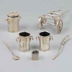 Miniatuur stratenreinigerskar zilver.
