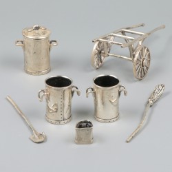Miniatuur stratenreinigerskar zilver.