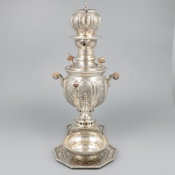 Isfahan samovar met druppelkom, theepot en dienblad, zilver.