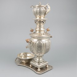 Isfahan samovar met druppelkom, theepot en dienblad, zilver.