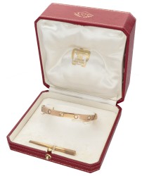 Cartier 'Love' 18 kt. roségouden bangle armband bezet met ca. 0.70 ct. diamant.