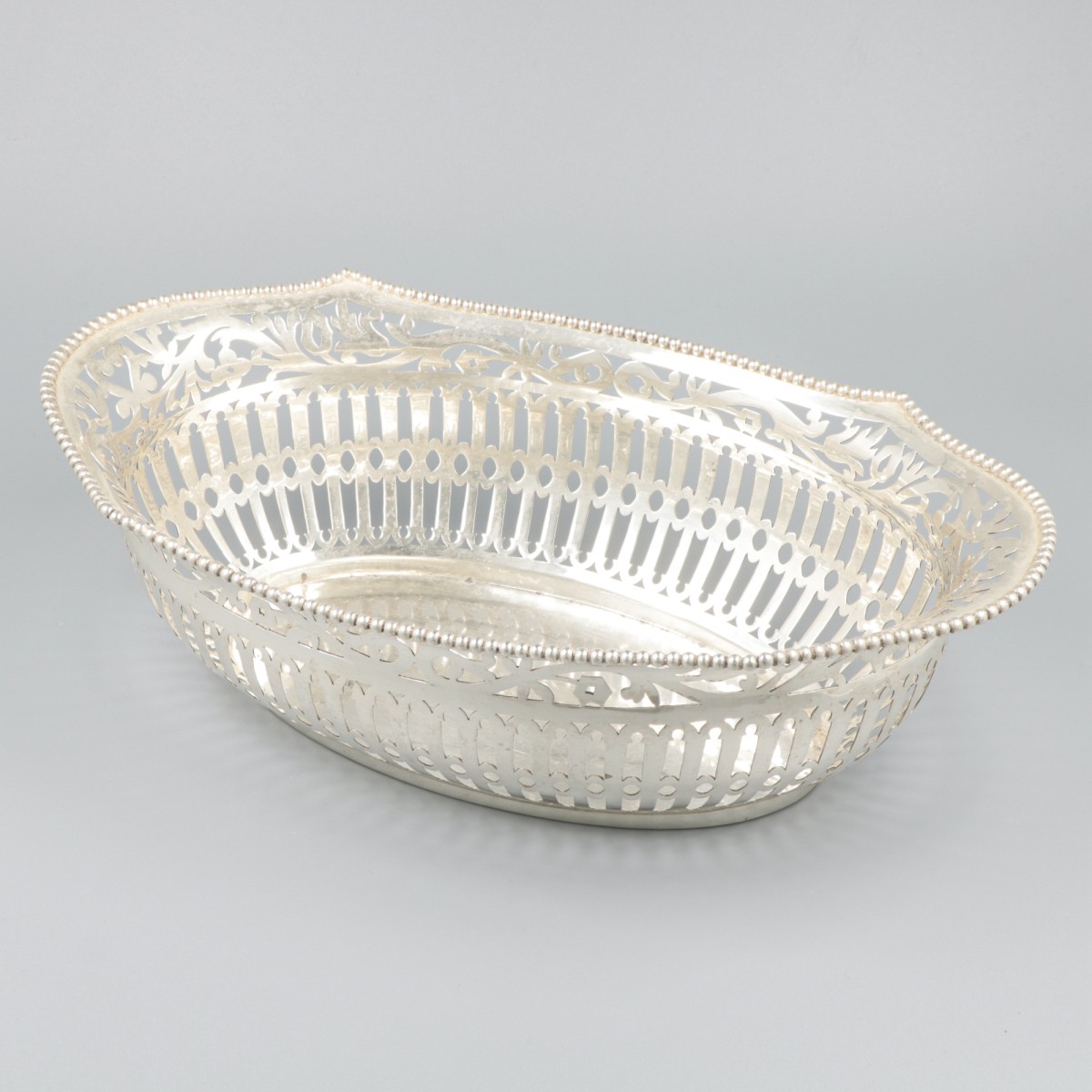 Broodmand zilver.