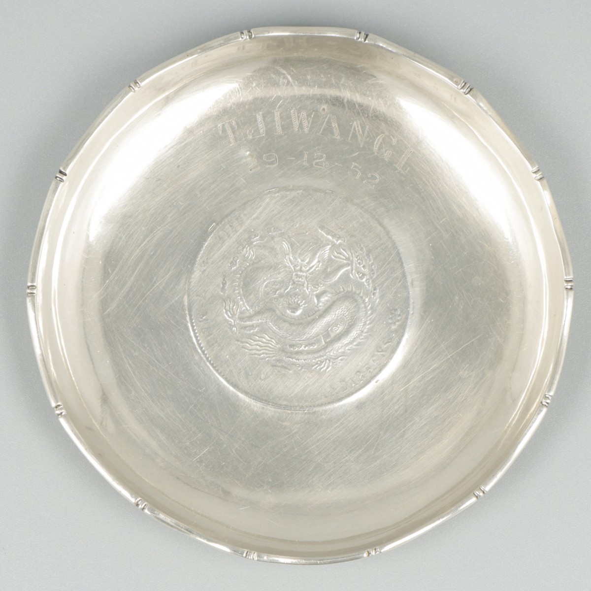 Muntschaal (Hong Kong, Tackhing) zilver.