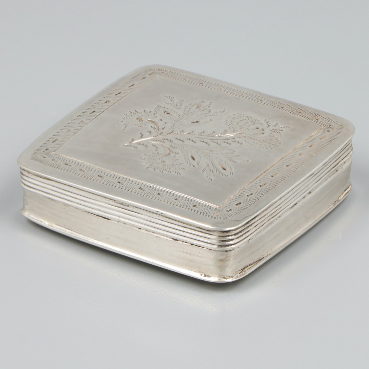 Pillendoosje (Pieter Kuijlenburg, Schoonhoven 1841) zilver.