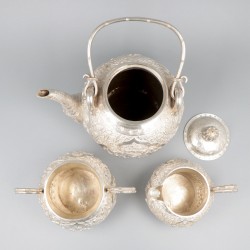 4-delig theeservies, Chinese export (Tu Mao Xing 涂茂興, of JiuJiang, Provincie Guangdong) zilver.