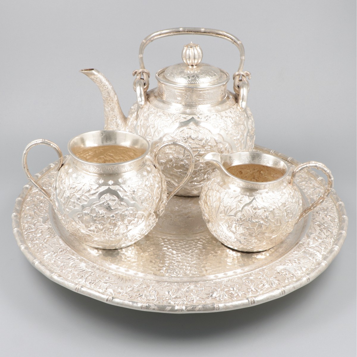 4-delig theeservies, Chinese export (Tu Mao Xing 涂茂興, of JiuJiang, Provincie Guangdong) zilver.