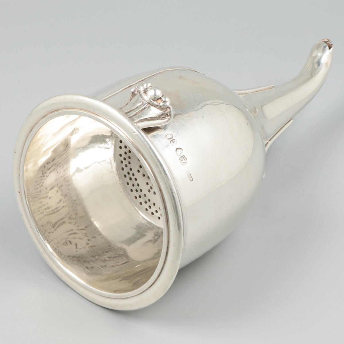 Decanteer- / wijntrechter zilver.
