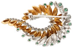 Italiaanse 14K bicolour gouden retro broche bezet met smaragd en diamant.