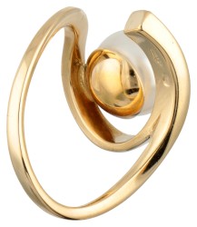 No reserve - 18K Geelgouden design ring bezet met bouton parel en 0.06 ct. diamant.