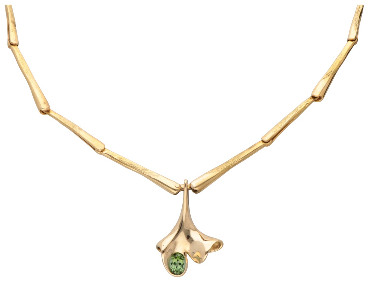 Ton & Tieneke Rotterdam 18 kt. geelgouden design collier en hanger bezet met ca. 1.27 ct. peridoot.