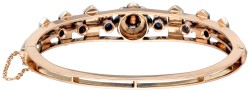 Antieke 14K roségouden bangle armband uit ca. 1880 bezet met ca. 2.47 ct. natuurlijke saffier en diamant.