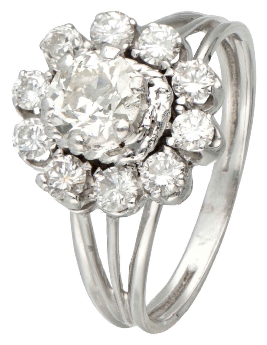 18 kt. Witgouden jaren 50 entourage ring bezet met ca. 1.32 ct. diamant.