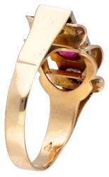 Retro 14 kt. bicolor gouden tank ring bezet met synthetische robijn en diamant.