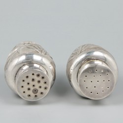 Peper- & zoutstrooier, Chinese export (Tang 棠) zilver.