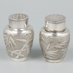 Peper- & zoutstrooier, Chinese export (Tang 棠) zilver.