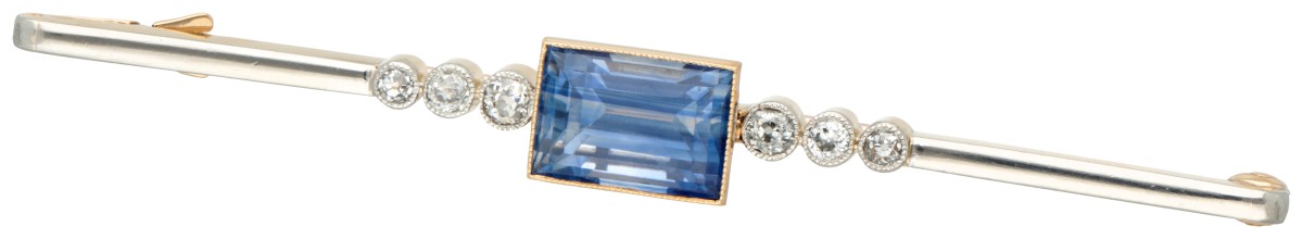 Maison Vever 18 kt. geelgouden art deco staafbroche bezet met ca 4.52 ct. natuurlijke saffier en diamant.