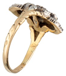 Vintage 14 kt. geelgouden ring bezet met roos geslepen diamanten.