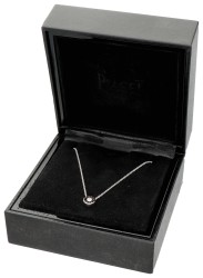 Piaget 'Possession' 18 kt. witgouden collier en hanger bezet met ca. 0.13 ct. diamant.