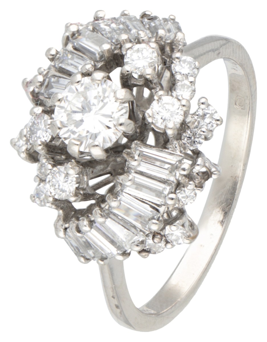 14 kt. Witgouden entourage ring bezet met ca. 1.37 ct. diamant.