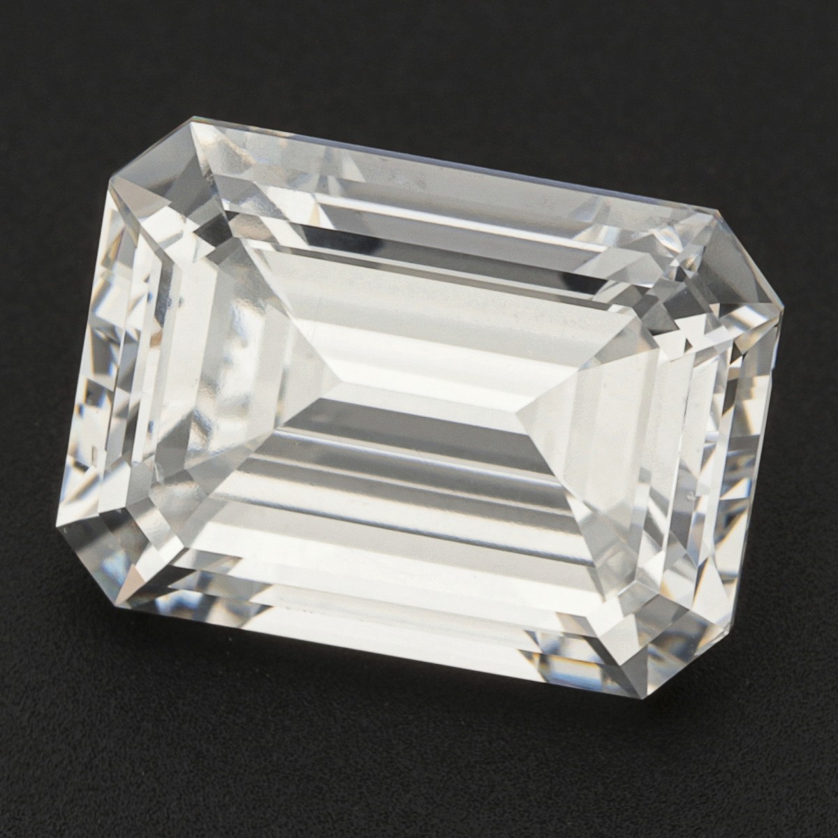 GIA-gecertificeerde 1.13 ct. emerald geslepen natuurlijke diamant.