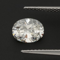 GIA-gecertificeerde 1.05 ct. ovaal briljant geslepen natuurlijke diamant.