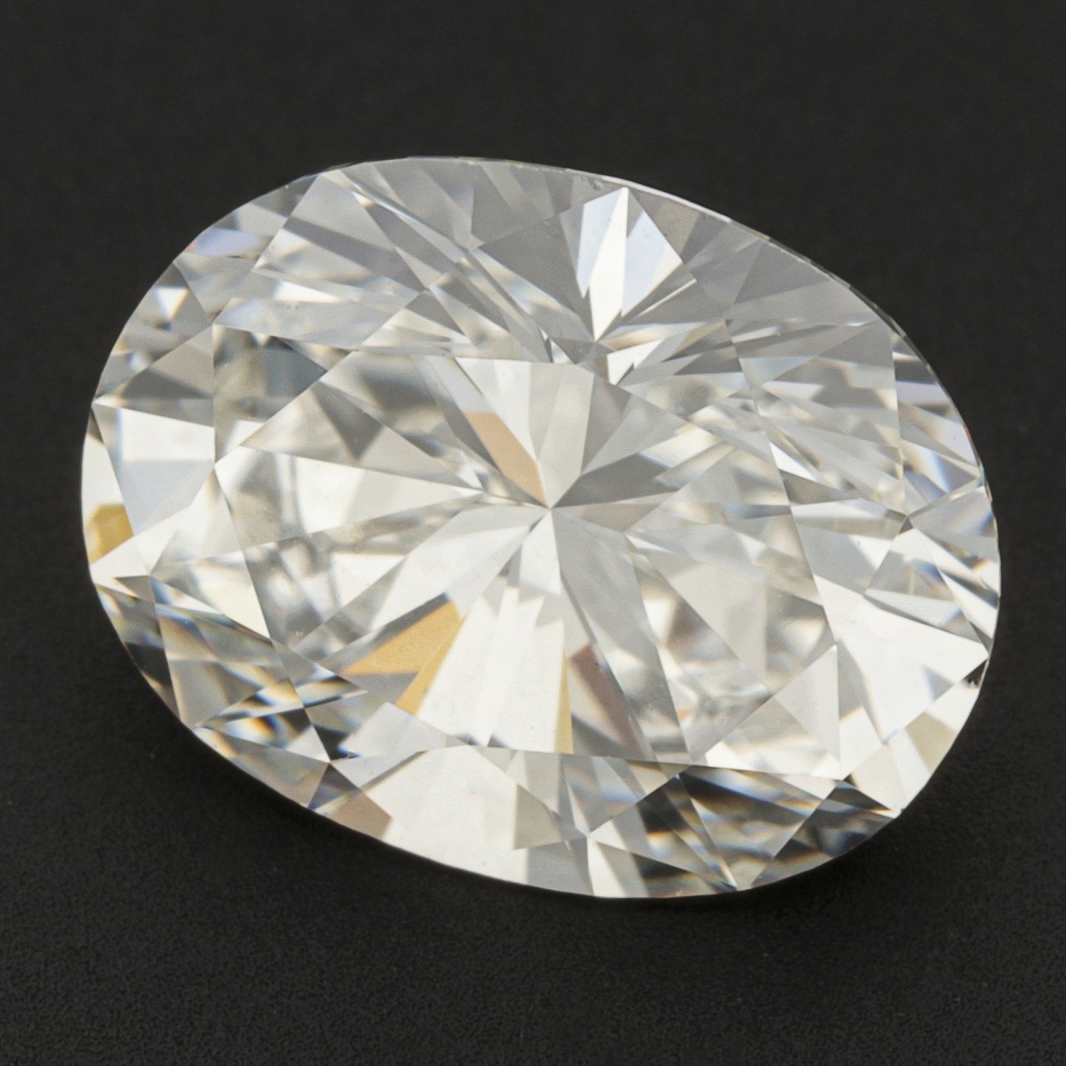 GIA-gecertificeerde 1.05 ct. ovaal briljant geslepen natuurlijke diamant.