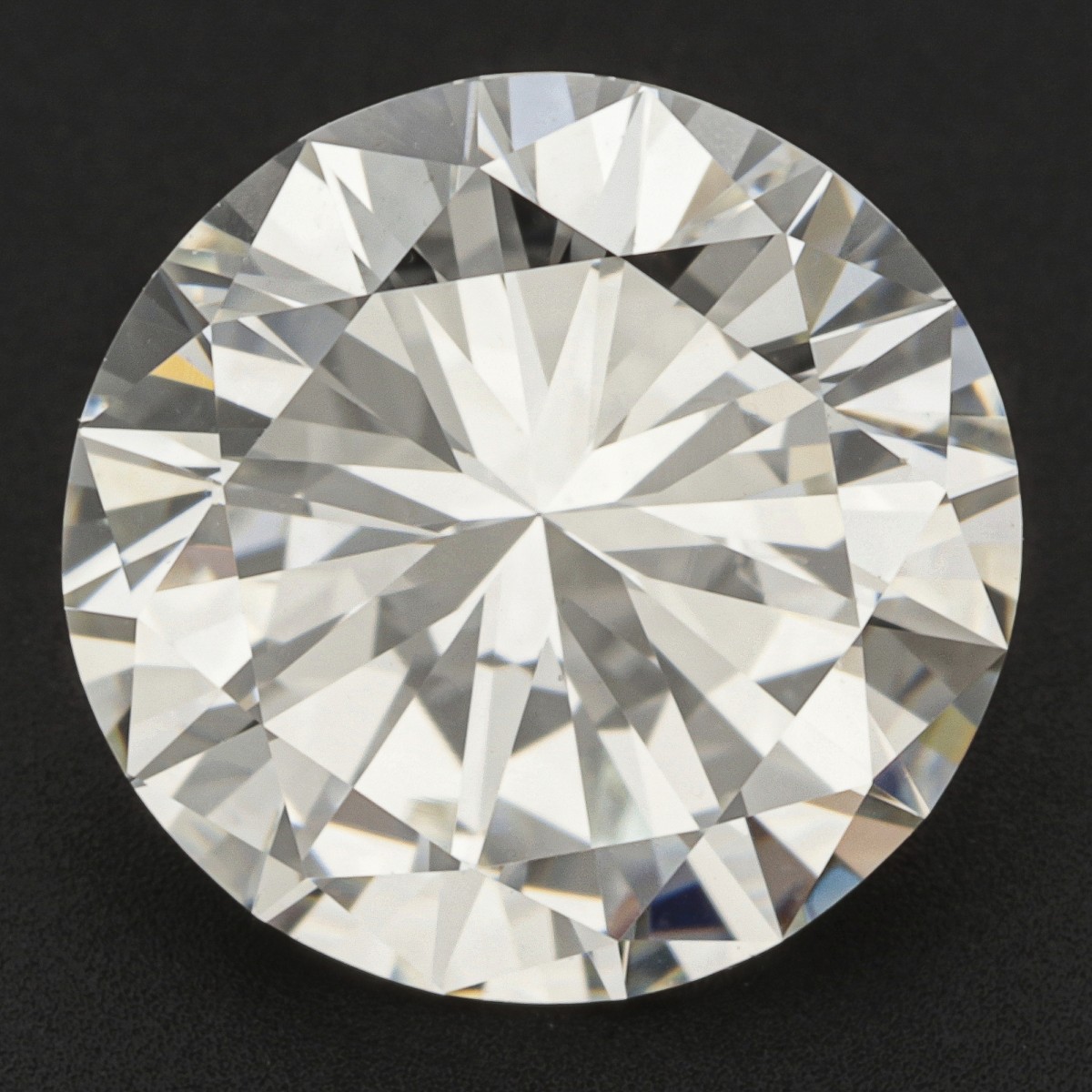 GIA-gecertificeerde 1.02 ct. rond briljant geslepen natuurlijke diamant.