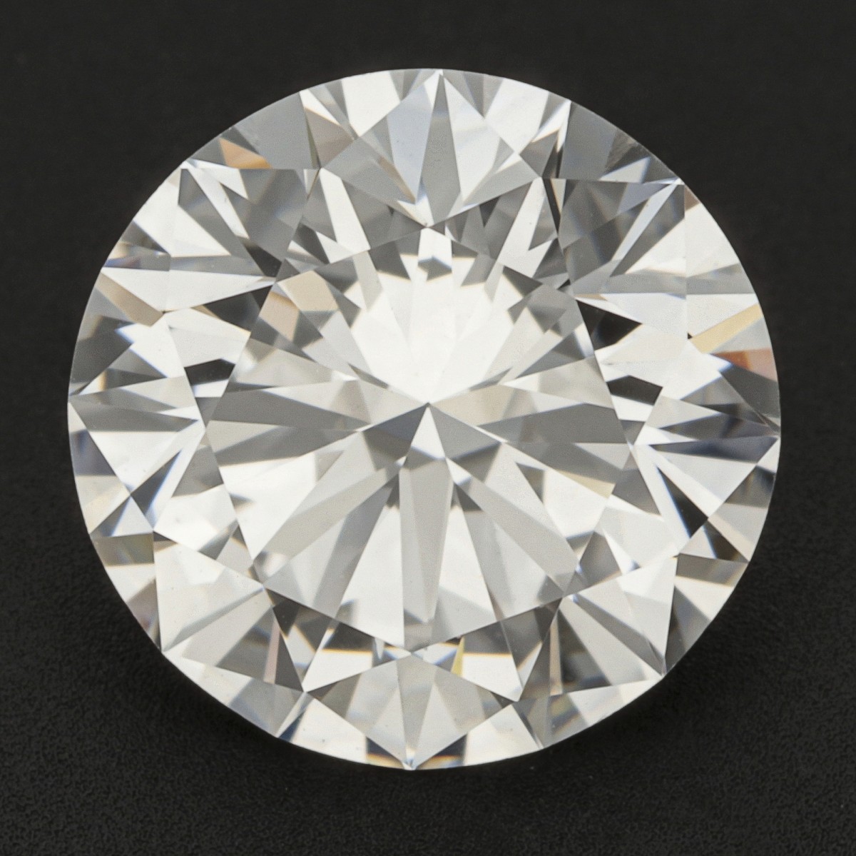 GIA-gecertificeerde 0.95 ct. rond briljant geslepen natuurlijke diamant.